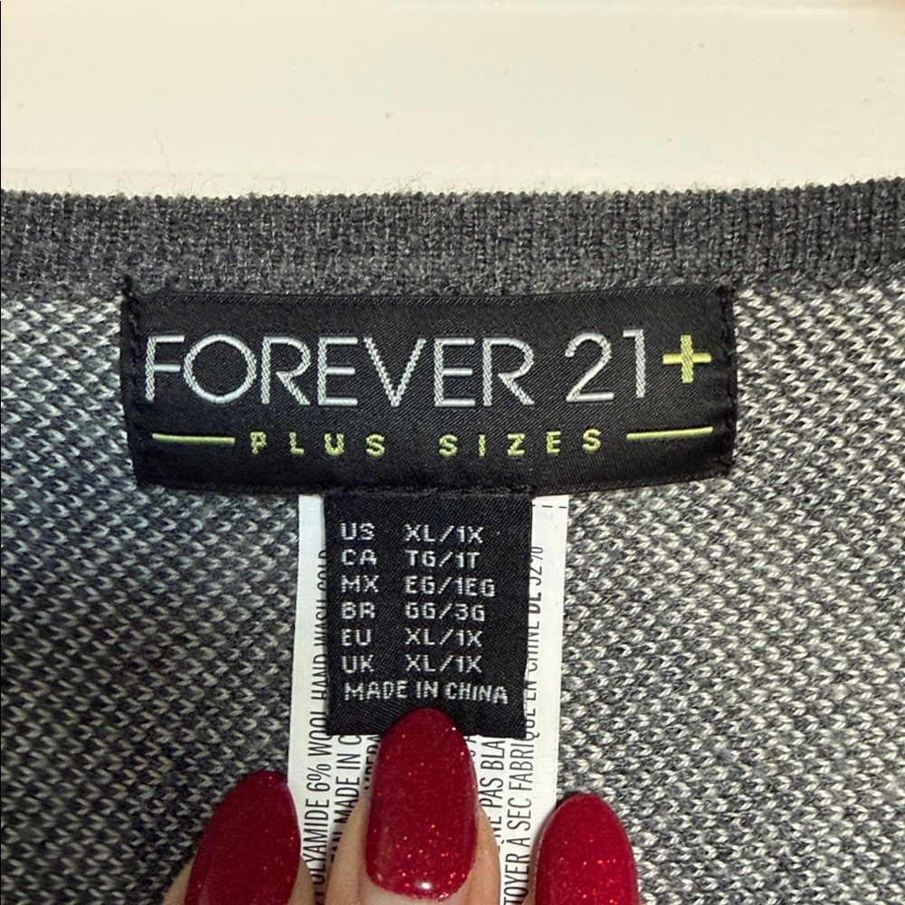 Forever 21 Gray Geometric Poncho/Sweater - Picture 4 of 6